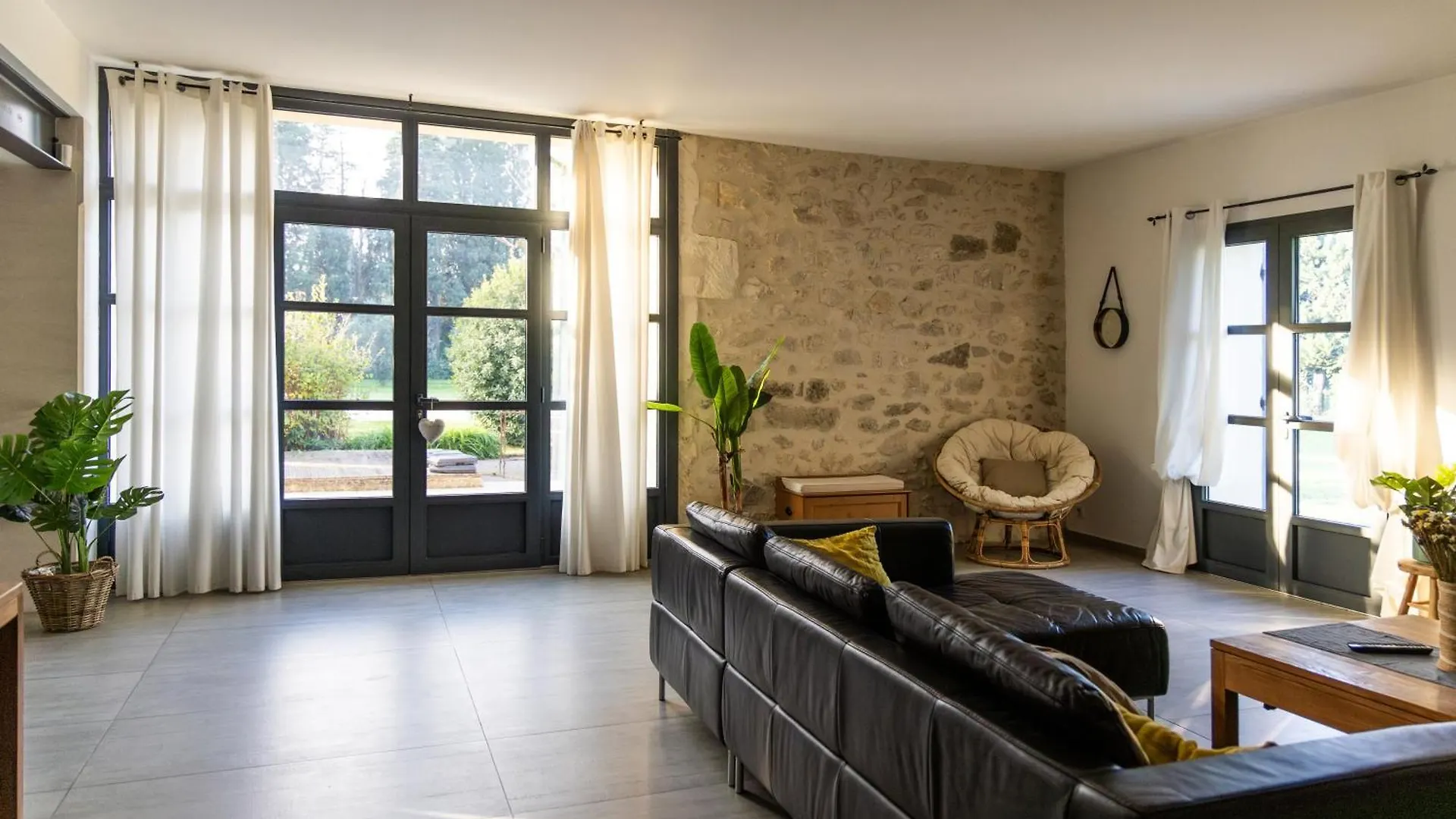 Holiday home Mas Emilie, Sejour Familial Au Calme Avec Piscine Villa Chateaurenard