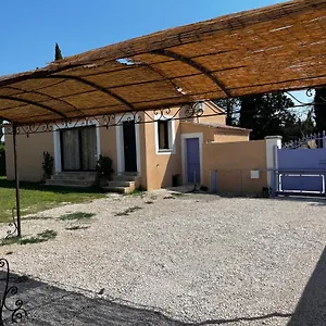 Magnifique Maisonnette Dépendance Avec Piscine Châteaurenard